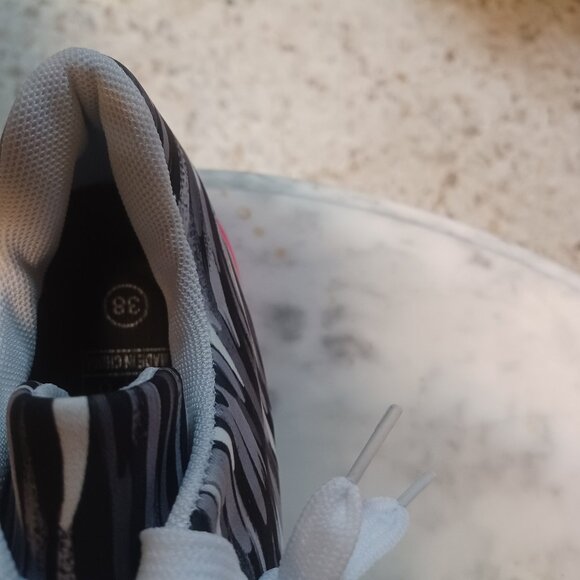 Women's Sneakers NWT Lace-Up 7.5 - 8 Zebra & Rainbows - Picture 5 of 6
